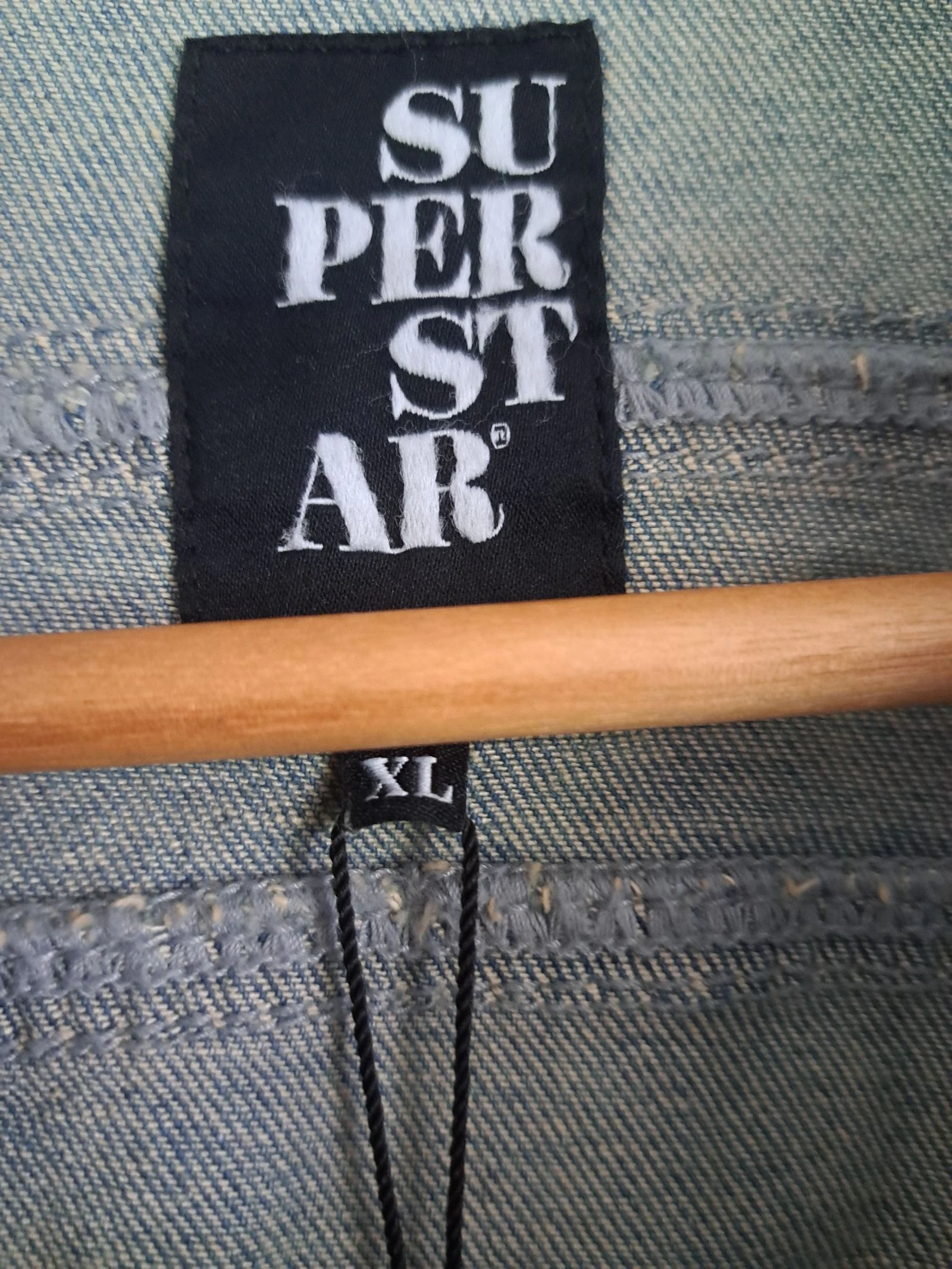 Jaqueta de Jeans Splinternieuw com studs (etiqueta de preço ainda está presa) – photo 5